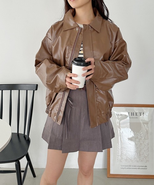 CLEA(クレア)の「ヴィンテージライクフェイクレザージャケット(ブルゾン・レディース・ブラック/ブラウン・M/L)」の5枚目の写真