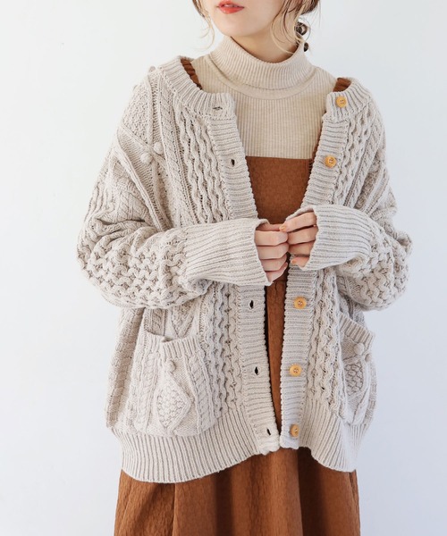 Crisp（クリスプ）の「ポンポンニットカーディガン（ニット/セーター・レディース・ベージュ/オリーブ/ブルー・FREE）」の6枚目の写真