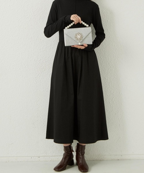 LA VORAGINE(ラ ヴォラジネ)の「結婚式・パーティー パールハンドル ラメクラッチバッグ 入学式 卒業式 成人式 セレモニー ハンドバッグ(クラッチバッグ・レディース・シルバー/ブラック・FREE)」の6枚目の写真