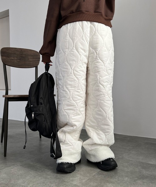 ISOOK（アイスー）の「【ISOOK / アイスー】キルティングカーゴパンツ / ボア 中綿パンツ キルティングパンツ ストレートパンツ ZOZOTOWN限定（カーゴパンツ・レディース・アイボリー/カーキ/ブラック・FREE）」の6枚目の写真