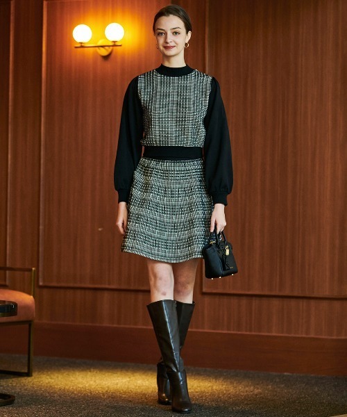 AND COUTURE（アンドクチュール）の「ジャガードニットミニスカート（スカート・レディース・ブラック/グリーン・MEDIUM）」の3枚目の写真