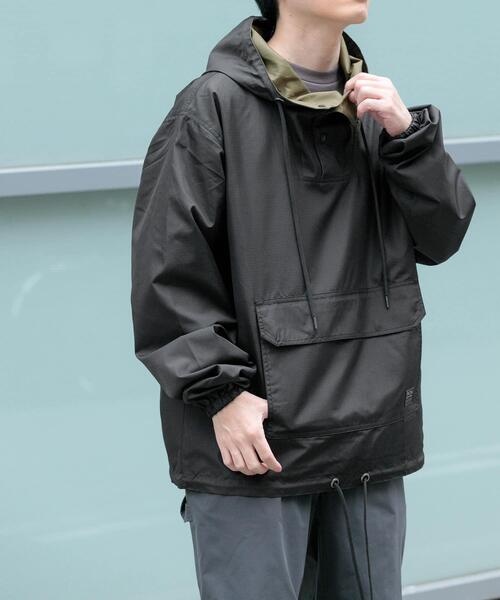 ITEMS URBANRESEARCH(アイテムズ アーバンリサーチ)の「TAION Military Reversible Anorak(その他アウター・メンズ・その他1/グリーン系その他/ブラック/オリーブ・MEDIUM/LARGE)」の5枚目の写真