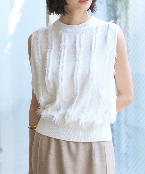 Rouge vif Anna（ルージュヴィフアンナ）の「フリンジニットノースリーブプルオーバー（ニット/セーター・レディース・ブラック/ベージュ/ホワイト/サックスブルー・フリー）」の2枚目の写真