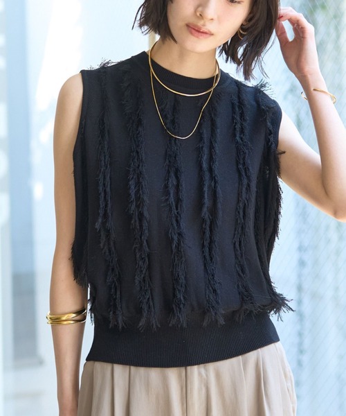 Rouge vif Anna（ルージュヴィフアンナ）の「フリンジニットノースリーブプルオーバー（ニット/セーター・レディース・ブラック/ベージュ/ホワイト/サックスブルー・フリー）」の3枚目の写真