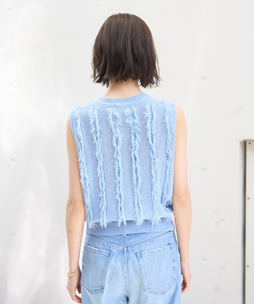 Rouge vif Anna（ルージュヴィフアンナ）の「フリンジニットノースリーブプルオーバー（ニット/セーター・レディース・ブラック/ベージュ/ホワイト/サックスブルー・フリー）」の6枚目の写真