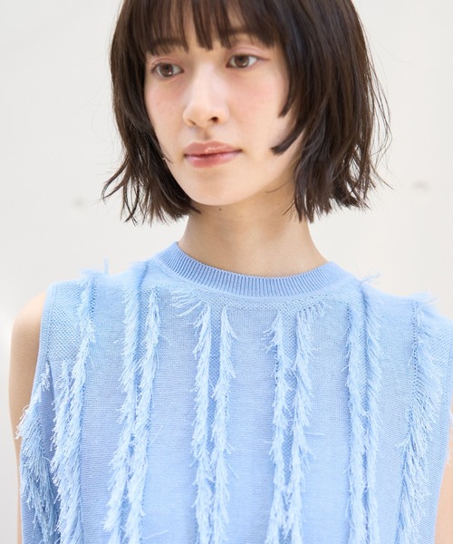 Rouge vif Anna（ルージュヴィフアンナ）の「フリンジニットノースリーブプルオーバー（ニット/セーター・レディース・ブラック/ベージュ/ホワイト/サックスブルー・フリー）」の8枚目の写真