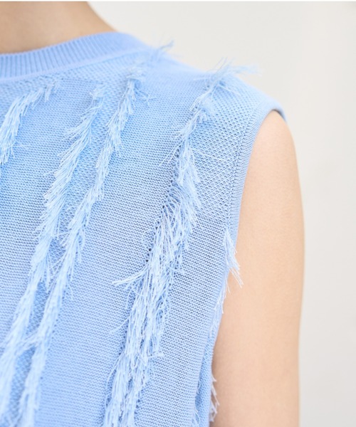 Rouge vif Anna（ルージュヴィフアンナ）の「フリンジニットノースリーブプルオーバー（ニット/セーター・レディース・ブラック/ベージュ/ホワイト/サックスブルー・フリー）」の9枚目の写真