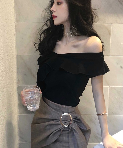 LUGG NAGG（ラグナグ）の「オフショルダー 2way Vネック フリル トップス（Tシャツ/カットソー・レディース・ブラック/ベージュ/ラベンダー/ホワイト・S/M/L/XL）」の6枚目の写真
