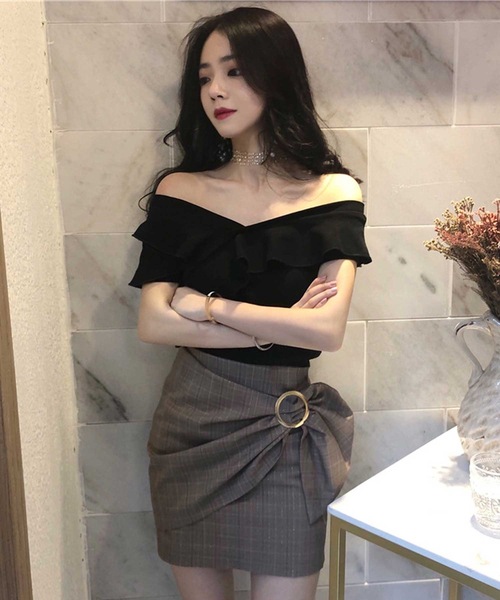 LUGG NAGG（ラグナグ）の「オフショルダー 2way Vネック フリル トップス（Tシャツ/カットソー・レディース・ブラック/ベージュ/ラベンダー/ホワイト・S/M/L/XL）」の8枚目の写真