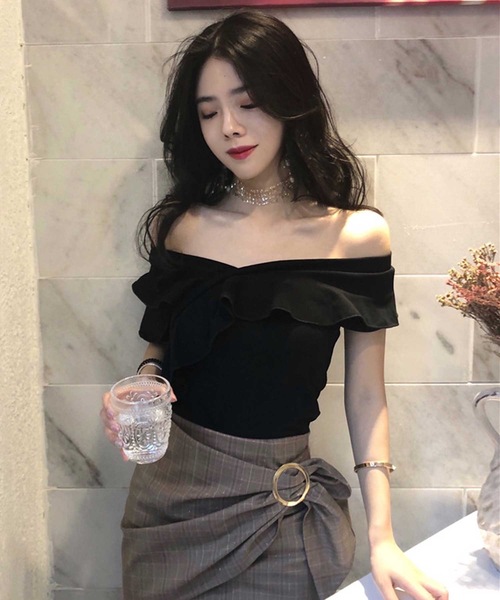 LUGG NAGG（ラグナグ）の「オフショルダー 2way Vネック フリル トップス（Tシャツ/カットソー・レディース・ブラック/ベージュ/ラベンダー/ホワイト・S/M/L/XL）」の9枚目の写真
