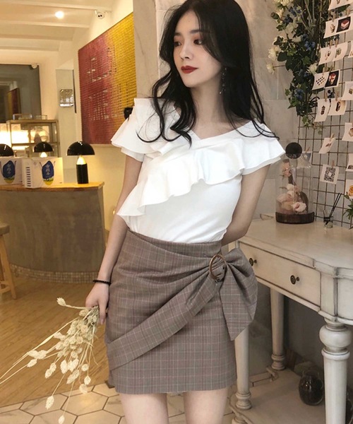 LUGG NAGG（ラグナグ）の「オフショルダー 2way Vネック フリル トップス（Tシャツ/カットソー・レディース・ブラック/ベージュ/ラベンダー/ホワイト・S/M/L/XL）」の12枚目の写真