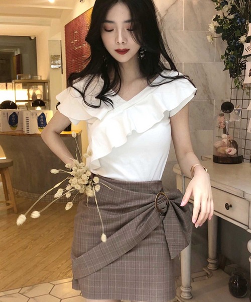 LUGG NAGG（ラグナグ）の「オフショルダー 2way Vネック フリル トップス（Tシャツ/カットソー・レディース・ブラック/ベージュ/ラベンダー/ホワイト・S/M/L/XL）」の14枚目の写真