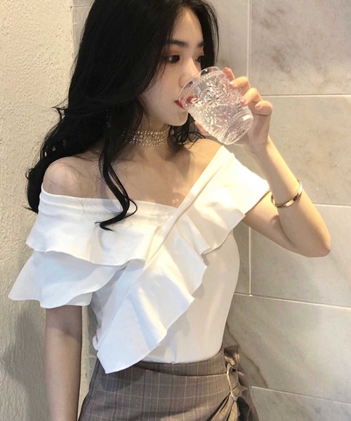LUGG NAGG（ラグナグ）の「オフショルダー 2way Vネック フリル トップス（Tシャツ/カットソー・レディース・ブラック/ベージュ/ラベンダー/ホワイト・S/M/L/XL）」の11枚目の写真