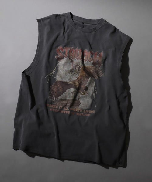 SITRY（シトリー）の「Pigment Graphic No Sleeve Shirt/ピグメント加工 ヴィンテージライク ロックプリント ノースリーブシャツ（タンクトップ・メンズ・ブラウン系その他/ブラック系その他/ブラウン系その他2/ブラック系その他2/ブラウン系その他3/ブラック系その他4/ブラック系その他3/ブラック系その他5/ブラウン系その他4/ブラウン系その他5・M/L/XL）」の3枚目の写真