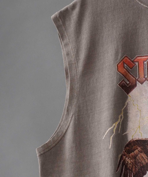 SITRY（シトリー）の「Pigment Graphic No Sleeve Shirt/ピグメント加工 ヴィンテージライク ロックプリント ノースリーブシャツ（タンクトップ・メンズ・ブラウン系その他/ブラック系その他/ブラウン系その他2/ブラック系その他2/ブラウン系その他3/ブラック系その他4/ブラック系その他3/ブラック系その他5/ブラウン系その他4/ブラウン系その他5・M/L/XL）」の19枚目の写真