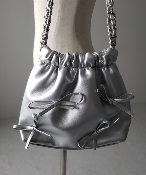 me+em select(ミームセレクト)の「※※【 3color 】ミニショルダーメタリックリボンチェーンバッグ / mini shoulder metallic ribbon chain bag(ショルダーバッグ・レディース・ブラック/アイボリー/シルバー・FREE)」の8枚目の写真