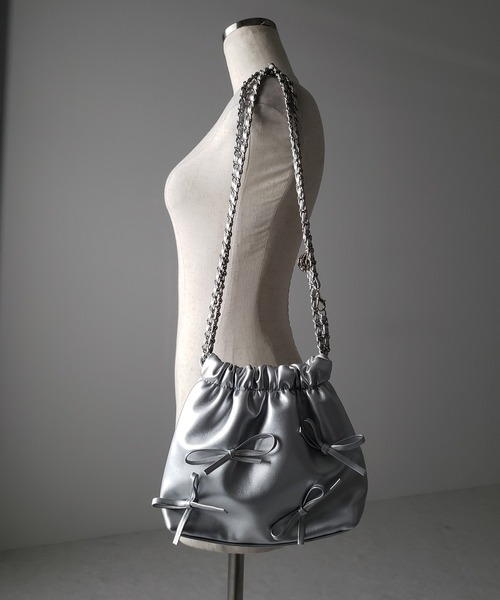 me+em select(ミームセレクト)の「※※【 3color 】ミニショルダーメタリックリボンチェーンバッグ / mini shoulder metallic ribbon chain bag(ショルダーバッグ・レディース・ブラック/アイボリー/シルバー・FREE)」の7枚目の写真