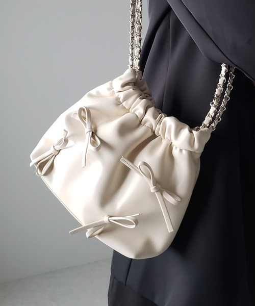 me+em select(ミームセレクト)の「※※【 3color 】ミニショルダーメタリックリボンチェーンバッグ / mini shoulder metallic ribbon chain bag(ショルダーバッグ・レディース・ブラック/アイボリー/シルバー・FREE)」の15枚目の写真