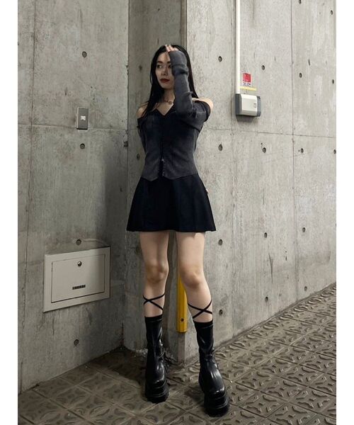 EVRIS(エヴリス)の「オープンウエストプリーツミニスカート(スカート・レディース・グレー/ブラック・MEDIUM/SMALL)」の19枚目の写真