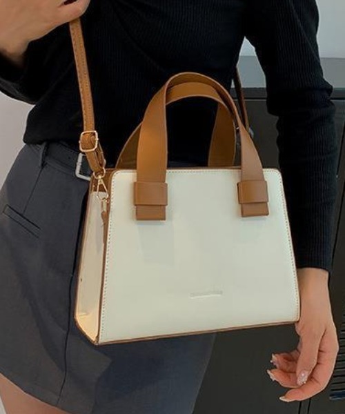 tolene(トレネ)の「フェイクレザー 太めハンドル スクエア 2way ハンドバッグ ショルダーバッグ(ハンドバッグ・レディース・ブラック/ホワイト/グリーン・ONE SIZE)」の21枚目の写真