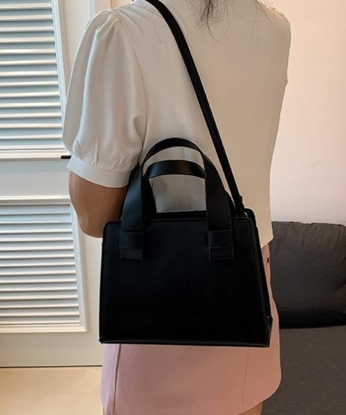 tolene(トレネ)の「フェイクレザー 太めハンドル スクエア 2way ハンドバッグ ショルダーバッグ(ハンドバッグ・レディース・ブラック/ホワイト/グリーン・ONE SIZE)」の18枚目の写真
