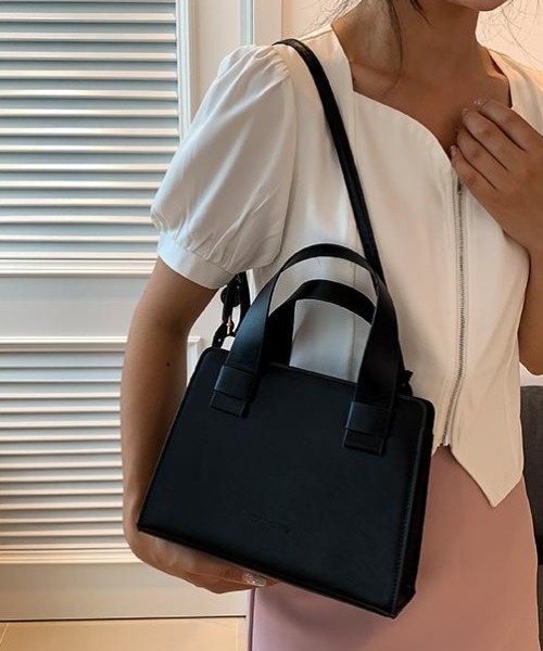 tolene(トレネ)の「フェイクレザー 太めハンドル スクエア 2way ハンドバッグ ショルダーバッグ(ハンドバッグ・レディース・ブラック/ホワイト/グリーン・ONE SIZE)」の16枚目の写真