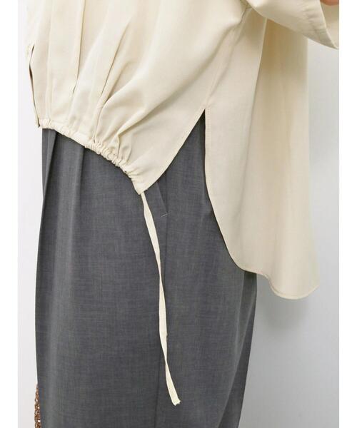 Samansa Mos2 blue(サマンサモスモスブルー)の「前裾ドロストシャツ(シャツ/ブラウス・レディース・イエロー/オフホワイト/サックスブルー・F)」の14枚目の写真