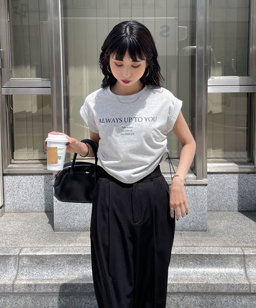 Chillfar（チルファー）の「サイドシャーリングTシャツ（Tシャツ/カットソー・レディース・チャコール/オートミール/ホワイト/ネイビー・FREE）」の5枚目の写真