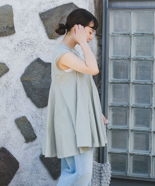 ITEMS URBANRESEARCH（アイテムズ アーバンリサーチ）の「フレンチフレアブラウス（シャツ/ブラウス・レディース・ブラック/オフホワイト/ライトカーキ・FREE）」の3枚目の写真