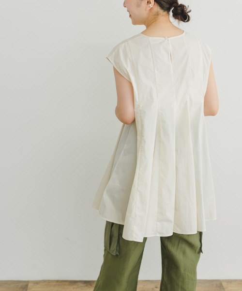 ITEMS URBANRESEARCH（アイテムズ アーバンリサーチ）の「フレンチフレアブラウス（シャツ/ブラウス・レディース・ブラック/オフホワイト/ライトカーキ・FREE）」の5枚目の写真