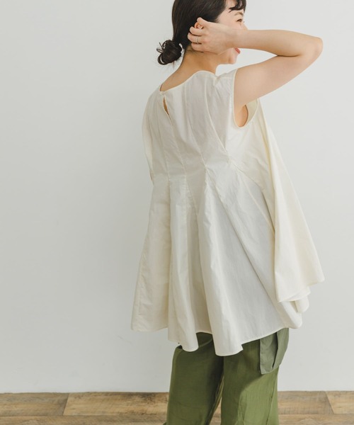 ITEMS URBANRESEARCH（アイテムズ アーバンリサーチ）の「フレンチフレアブラウス（シャツ/ブラウス・レディース・ブラック/オフホワイト/ライトカーキ・FREE）」の6枚目の写真