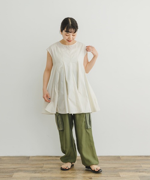 ITEMS URBANRESEARCH（アイテムズ アーバンリサーチ）の「フレンチフレアブラウス（シャツ/ブラウス・レディース・ブラック/オフホワイト/ライトカーキ・FREE）」の7枚目の写真