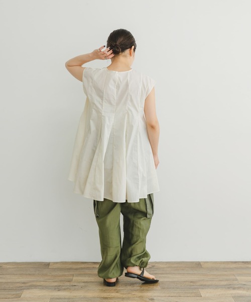 ITEMS URBANRESEARCH（アイテムズ アーバンリサーチ）の「フレンチフレアブラウス（シャツ/ブラウス・レディース・ブラック/オフホワイト/ライトカーキ・FREE）」の9枚目の写真