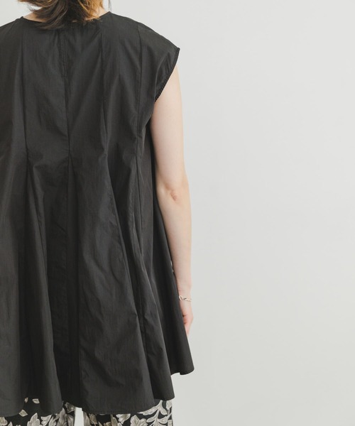 ITEMS URBANRESEARCH（アイテムズ アーバンリサーチ）の「フレンチフレアブラウス（シャツ/ブラウス・レディース・ブラック/オフホワイト/ライトカーキ・FREE）」の10枚目の写真