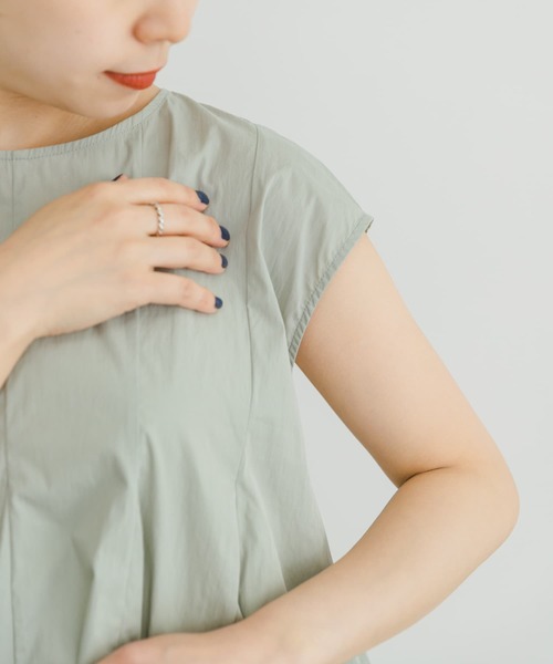 ITEMS URBANRESEARCH（アイテムズ アーバンリサーチ）の「フレンチフレアブラウス（シャツ/ブラウス・レディース・ブラック/オフホワイト/ライトカーキ・FREE）」の14枚目の写真