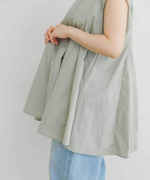 ITEMS URBANRESEARCH（アイテムズ アーバンリサーチ）の「フレンチフレアブラウス（シャツ/ブラウス・レディース・ブラック/オフホワイト/ライトカーキ・FREE）」の15枚目の写真