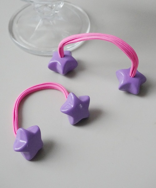 hymy（ヒュミュ）の「【 hymy-ヒュミュ- 】バイカラー スター ヘアゴム 2個セット ( kids ) #_（ヘアゴム・キッズ・グリーン/パープル/イエロー/オレンジ/ライトピンク/ブルー・FREE）」の5枚目の写真