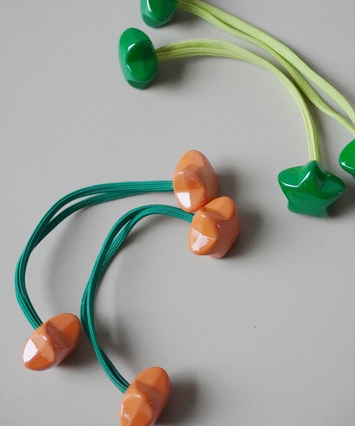 hymy（ヒュミュ）の「【 hymy-ヒュミュ- 】バイカラー スター ヘアゴム 2個セット ( kids ) #_（ヘアゴム・キッズ・グリーン/パープル/イエロー/オレンジ/ライトピンク/ブルー・FREE）」の9枚目の写真