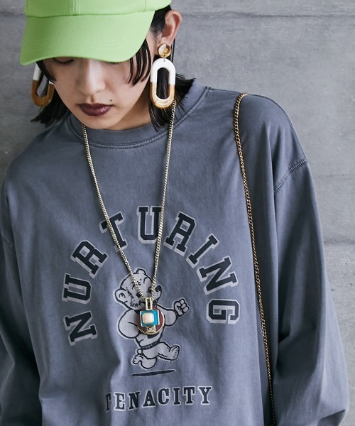 GEVS.（ジェイヴィス）の「 ピグメント染ロングスリーブTシャツ ＜大きいサイズ有＞GEVS.（Tシャツ/カットソー・レディース・オフホワイト/チャコール/ピンク・3L/LL/L/M/5L/4L）」の2枚目の写真