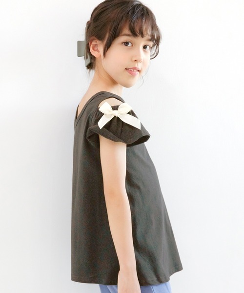 Bee des Bee(ビーデスビー)の「肩リボンオフショルトップス(Tシャツ/カットソー・キッズ・グレー/ミント/パープル系/チャコール/ブルー系/ローズ・110cm/100cm/120cm/140cm/150cm/130cm)」の2枚目の写真