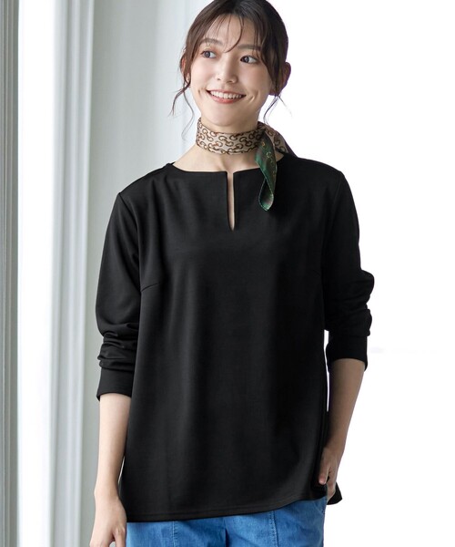Tiaclasse(ティアクラッセ)の「キーネックカットソートップス(Tシャツ/カットソー・レディース・グリーン/グレイッシュベージュ/ブラック・XXL/XL)」の2枚目の写真