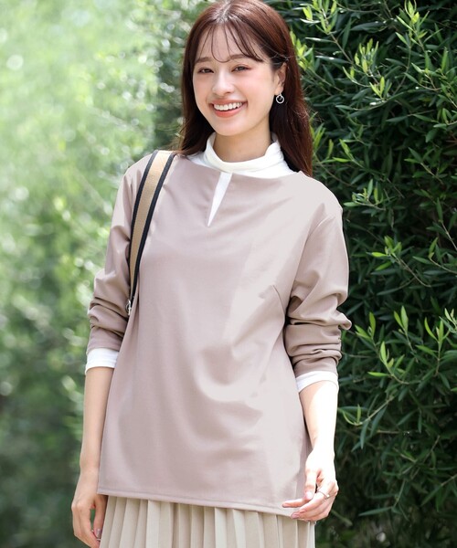 Tiaclasse(ティアクラッセ)の「キーネックカットソートップス(Tシャツ/カットソー・レディース・グリーン/グレイッシュベージュ/ブラック・XXL/XL)」の5枚目の写真