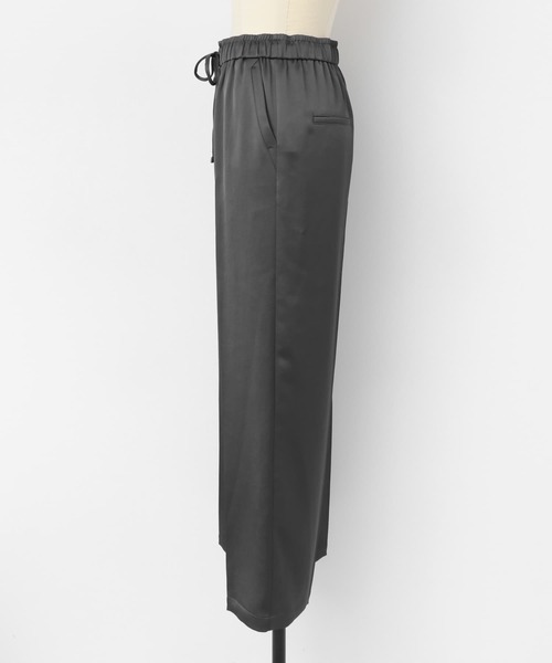 URBAN RESEARCH ROSSO WOMEN(アーバンリサーチ ロッソ)の「サテンイージーパンツ(その他パンツ・レディース・チャコールグレー/ブラウン・FREE)」の12枚目の写真