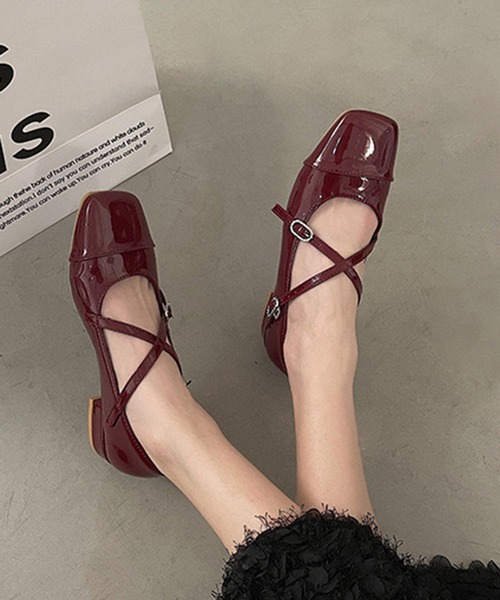 Teem Store(チームストア)の「スクエアトゥ クロスストラップ バレエ パンプス シューズ(パンプス・レディース・ブラック/シルバー/レッド・35/37/39)」の3枚目の写真