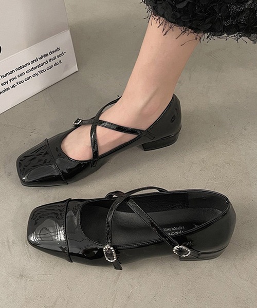 Teem Store(チームストア)の「スクエアトゥ クロスストラップ バレエ パンプス シューズ(パンプス・レディース・ブラック/シルバー/レッド・35/37/39)」の2枚目の写真