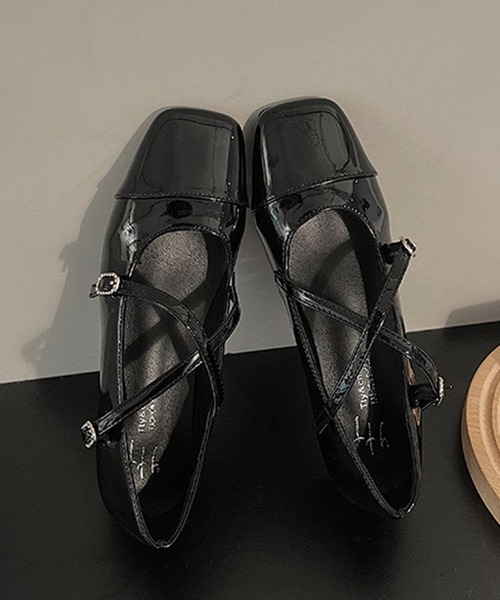 Teem Store(チームストア)の「スクエアトゥ クロスストラップ バレエ パンプス シューズ(パンプス・レディース・ブラック/シルバー/レッド・35/37/39)」の7枚目の写真