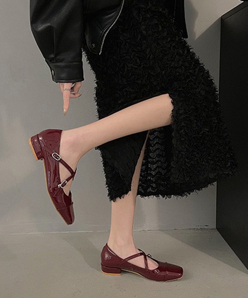 Teem Store(チームストア)の「スクエアトゥ クロスストラップ バレエ パンプス シューズ(パンプス・レディース・ブラック/シルバー/レッド・35/37/39)」の4枚目の写真