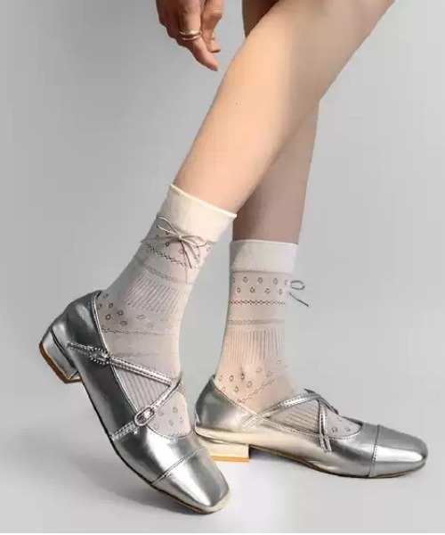Teem Store(チームストア)の「スクエアトゥ クロスストラップ バレエ パンプス シューズ(パンプス・レディース・ブラック/シルバー/レッド・35/37/39)」の19枚目の写真