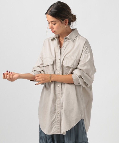 BAYFLOW（ベイフロー）の「[ヒップまでカバーする着丈]コットンツイルビッグシャツ（シャツ/ブラウス・レディース・ネイビー/ライトグレー/カーキ・X-SMALL/SMALL/MEDIUM）」の7枚目の写真