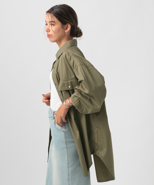 BAYFLOW（ベイフロー）の「[ヒップまでカバーする着丈]コットンツイルビッグシャツ（シャツ/ブラウス・レディース・ネイビー/ライトグレー/カーキ・X-SMALL/SMALL/MEDIUM）」の14枚目の写真